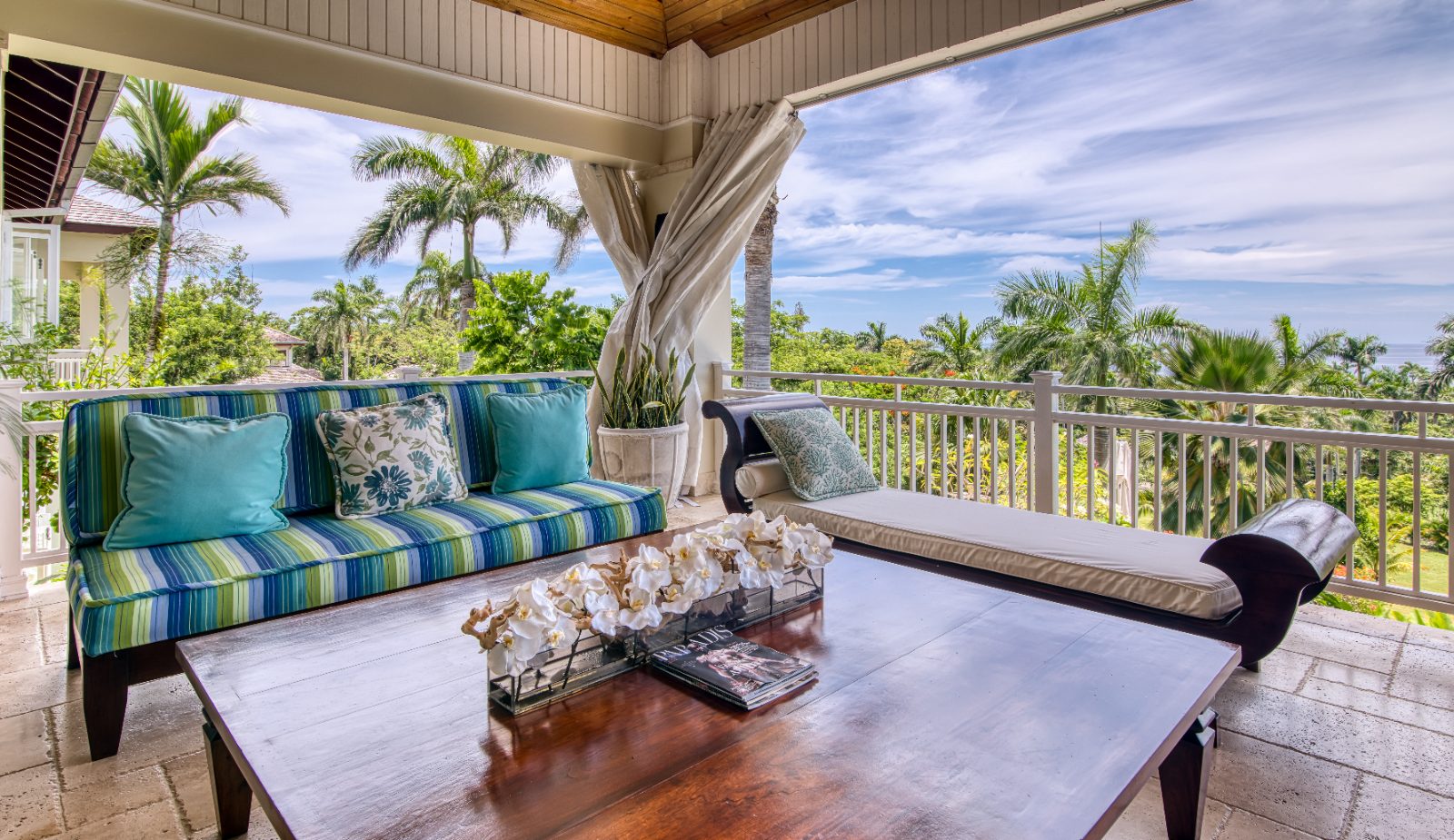 Veranda lounge with ocean view